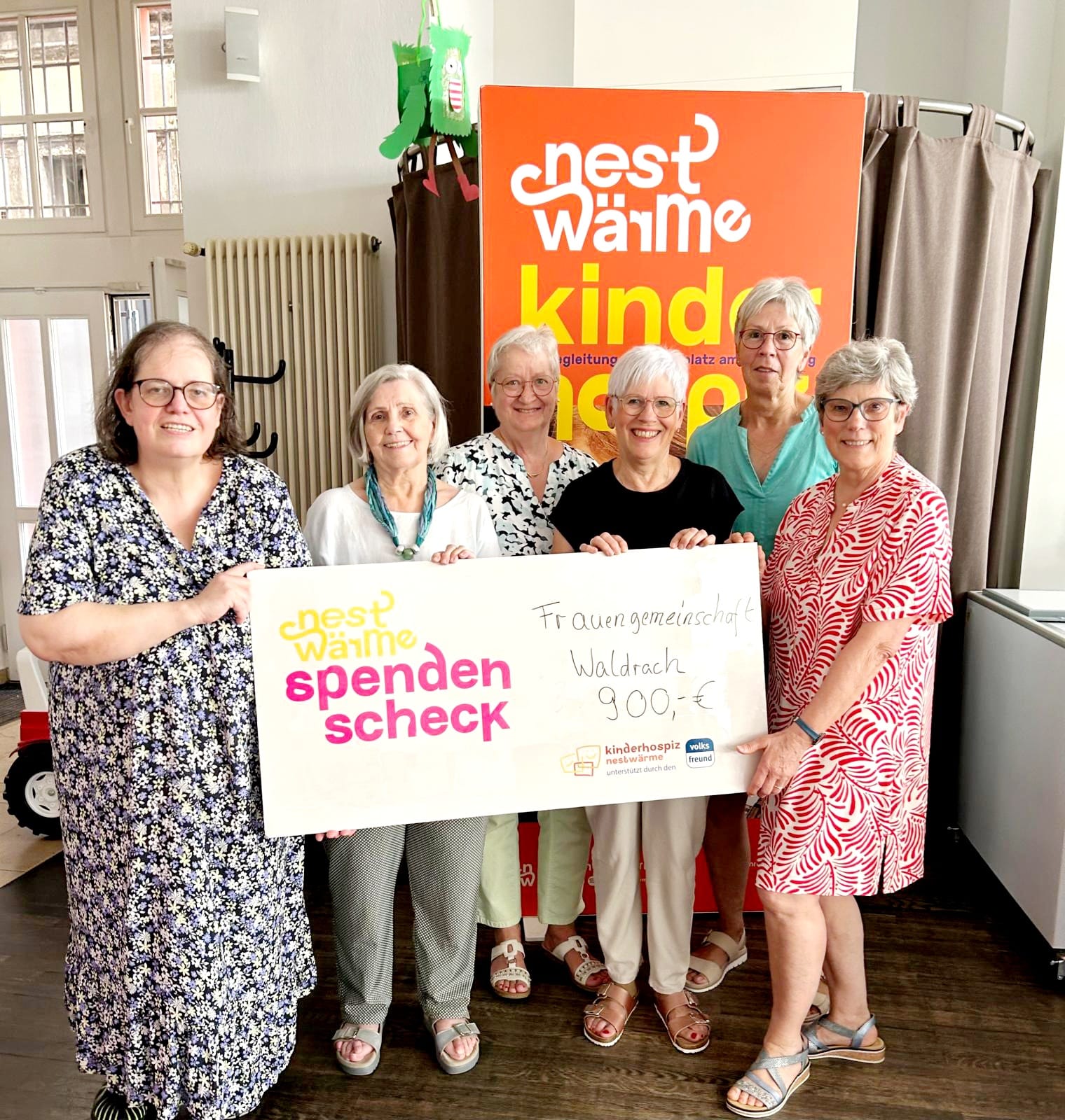 Spendeübergabe Frauengemeinschaft Waldrach Nestwärme